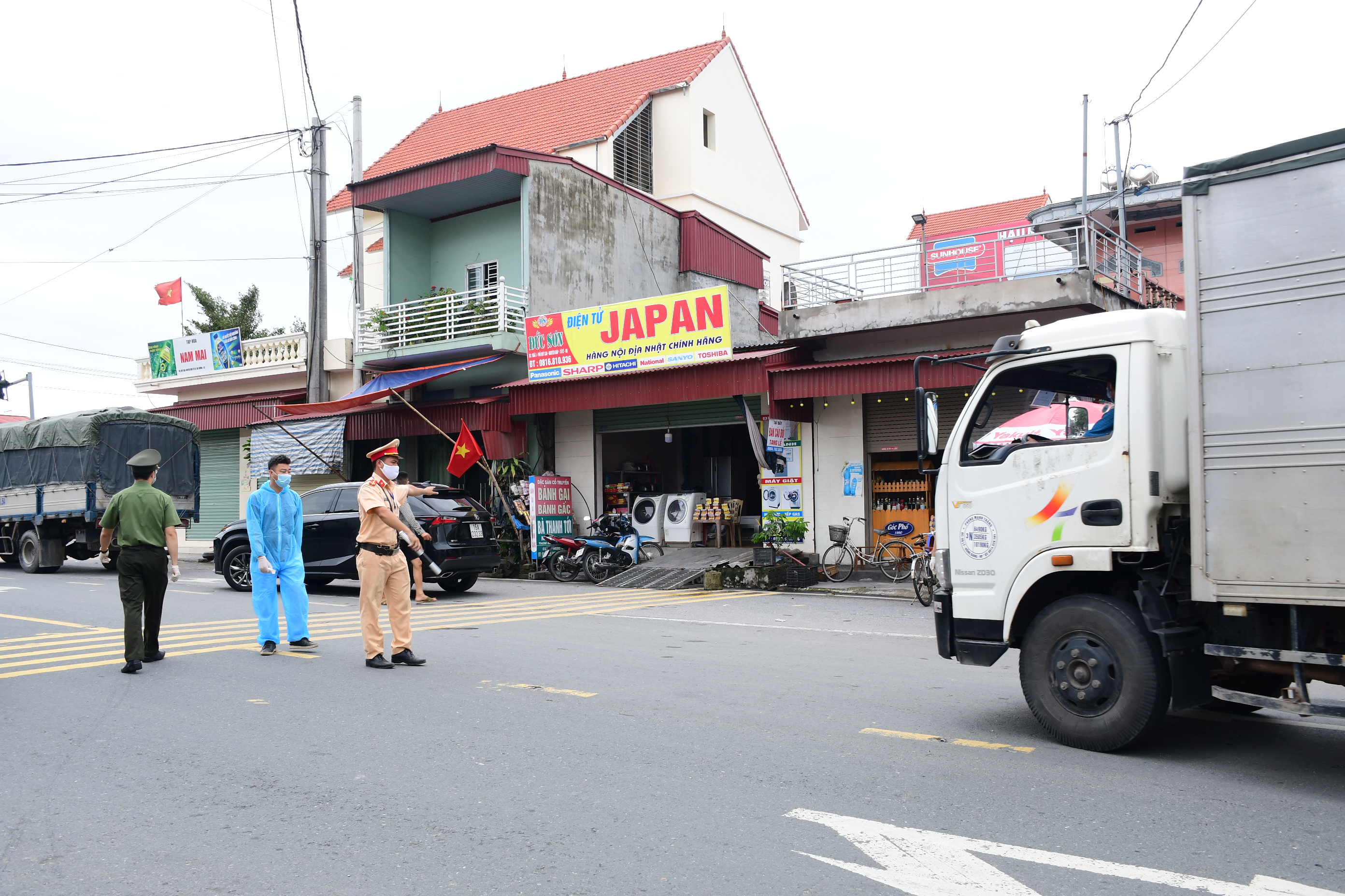 Thêm 3 chốt kiểm soát phòng, chống dịch COVID-19 tại các cửa ngõ ra, vào thành phố đi vào hoạt động từ 6h ngày 19/8/2020